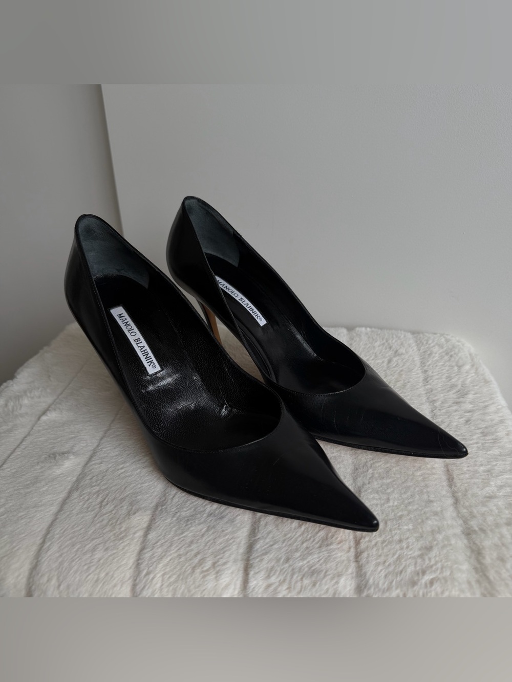 Manolo Blahnik Black Pointed Leather Pumps - Classic Stiletto